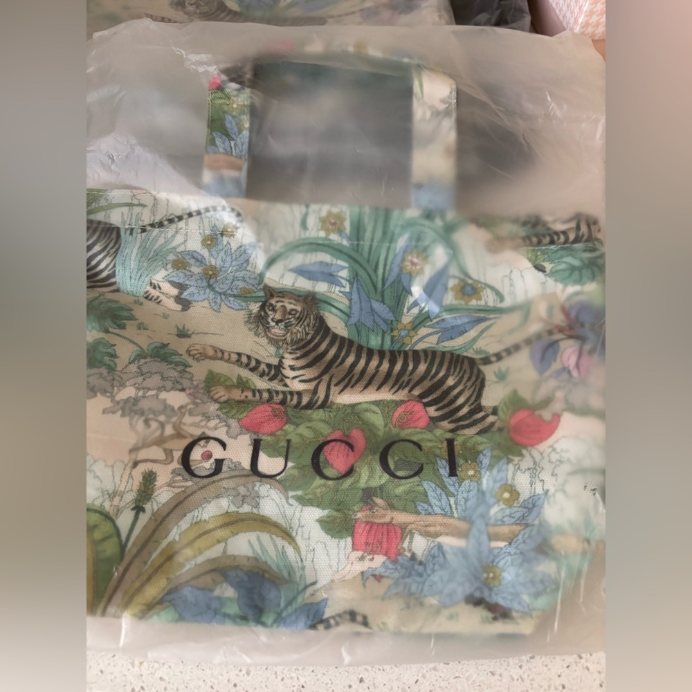 Gucci Shanghai Garden Tote - Picture 3 of 7